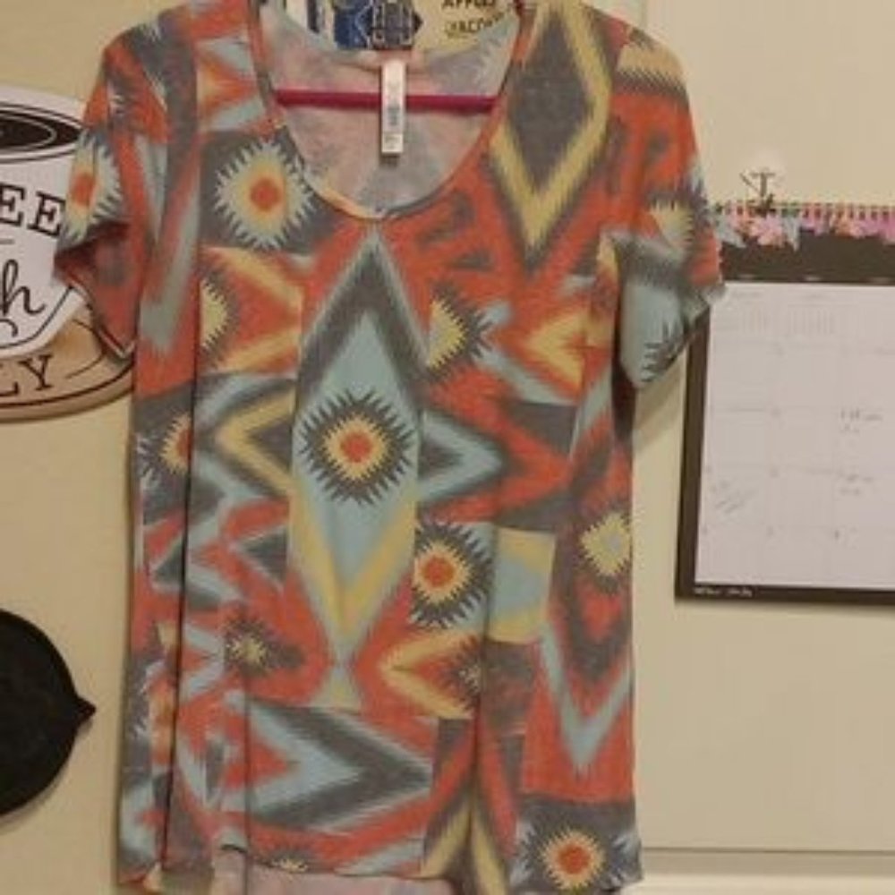 Lularoe top